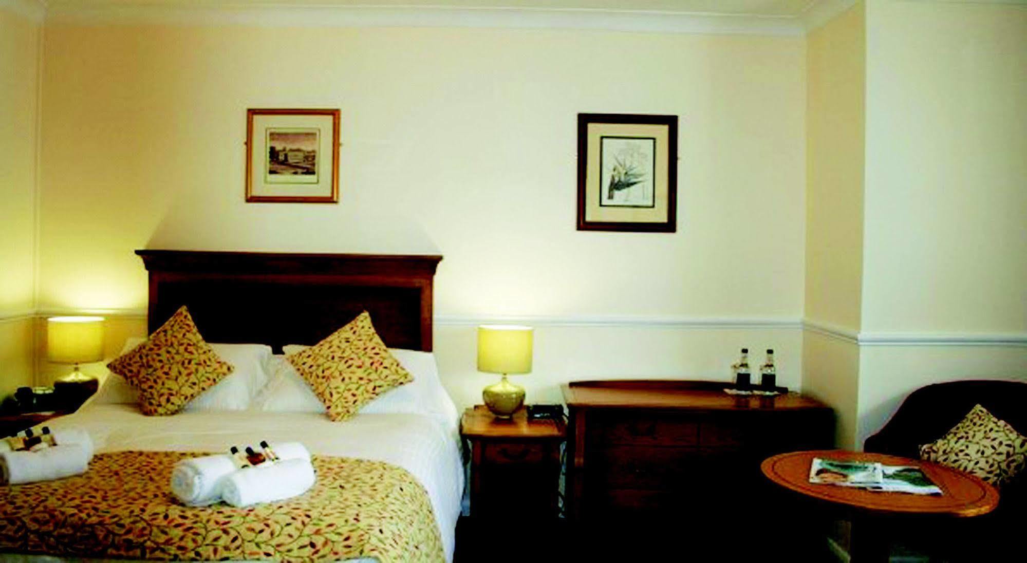 Queens Head Inn Nassington Bagian luar foto