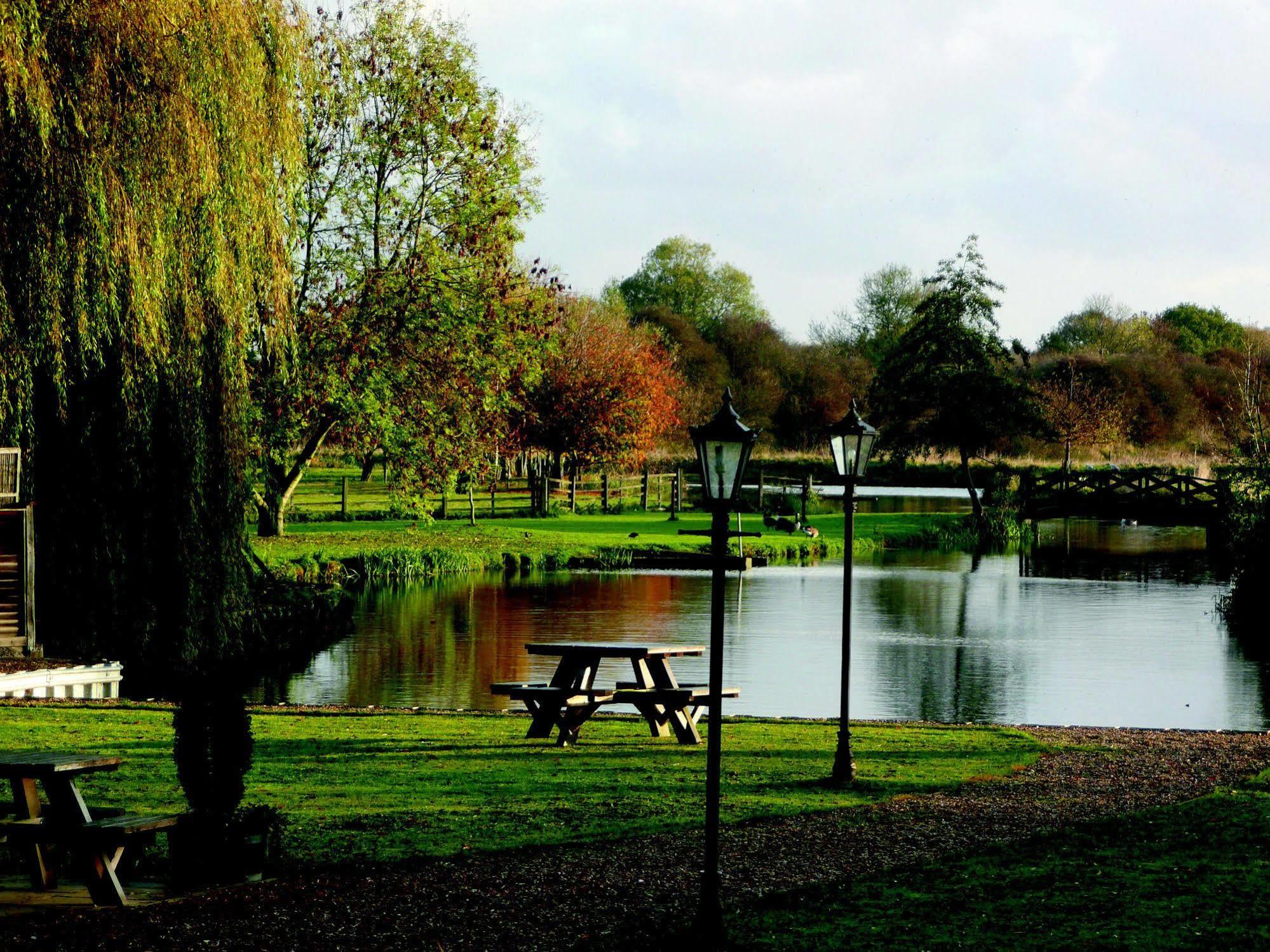 Queens Head Inn Nassington Restoran foto