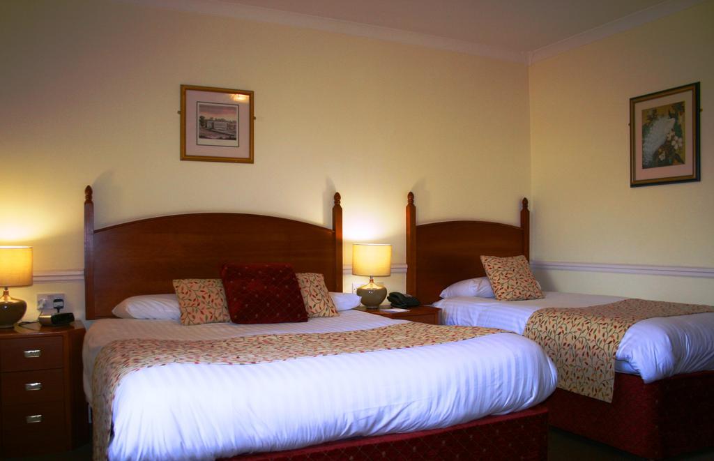 Queens Head Inn Nassington Bagian luar foto