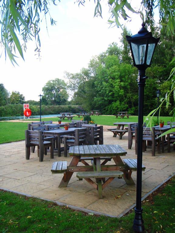 Queens Head Inn Nassington Bagian luar foto