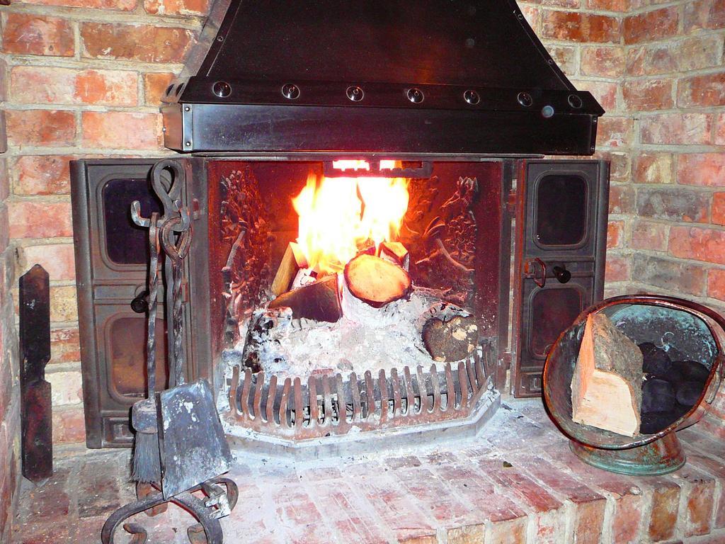 Queens Head Inn Nassington Bagian luar foto