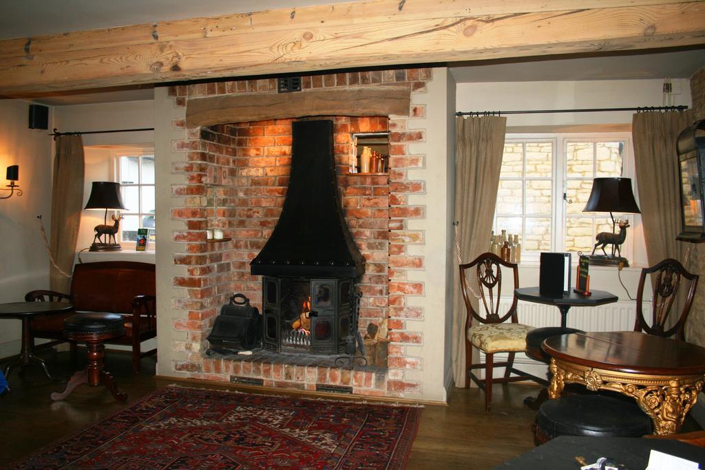 Queens Head Inn Nassington Bagian luar foto