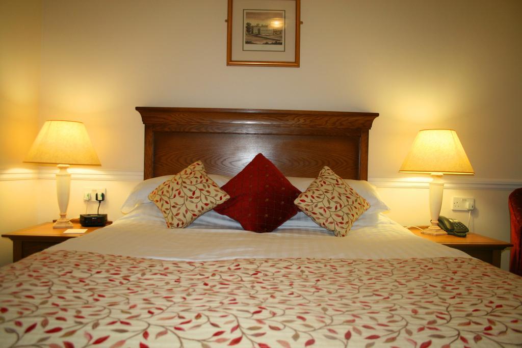 Queens Head Inn Nassington Bagian luar foto