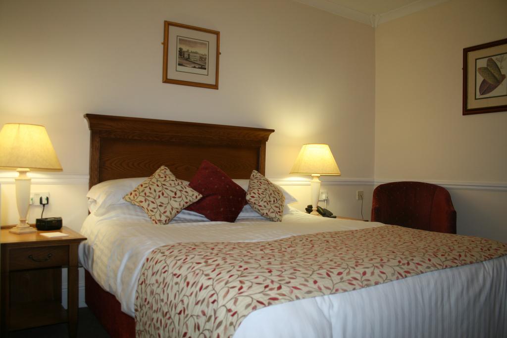 Queens Head Inn Nassington Bagian luar foto